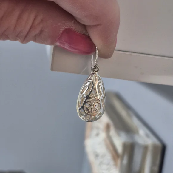 Chic Sterling Silver Teardrop Filigree Earrings - Picture 4 of 5